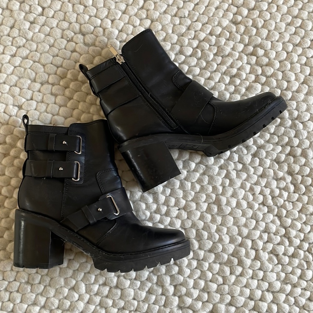 Marc Fisher black leather boots 6.5